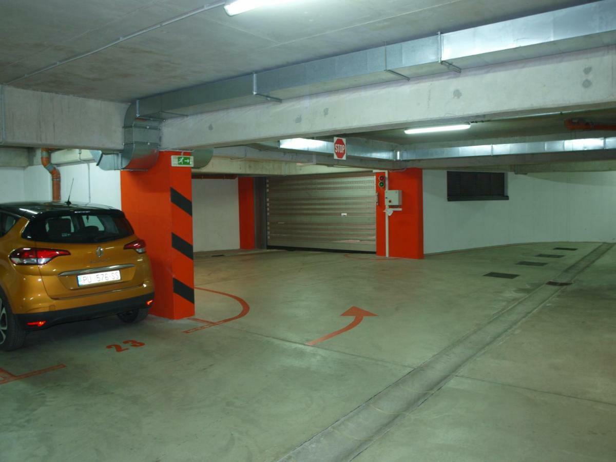 Lucia Exclusive With Parking In The Garage Apartman Poreč Kültér fotó